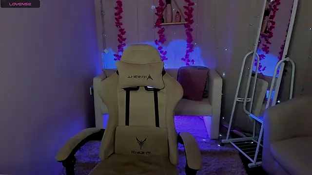 Snapshot of Hanako_Rey chatting on November 28, 2025, 1:58 pm Hanako Rey online show from November 28, 2025, 1:58 pm