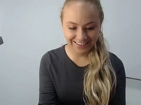 Snapshot of Sherly_mon chatting on November 5, 2025, 11:54 am Sherly mon online show from November 5, 2025, 11:54 am