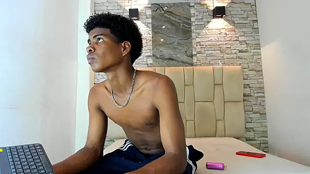 XAVI LEE online show from November 24, 2025, 8:19 pm