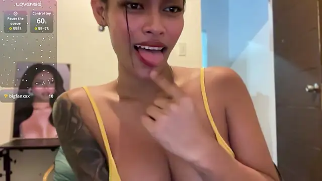 Snapshot of miapasitaa chatting on February 7, 2026, 2:10 pm miapasitaa online show from February 7, 2026, 2:10 pm