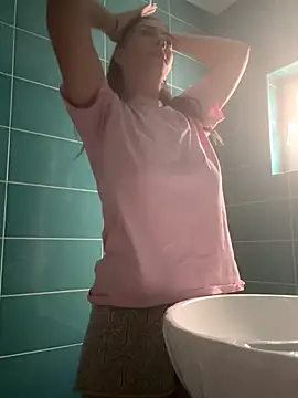 EdaQueen online show from November 18, 2025, 7:13 am