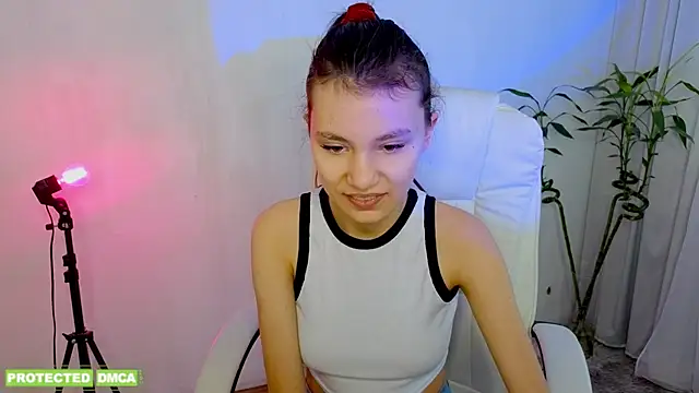 Little  Lunaa online show from February 25, 2026, 11:31 am