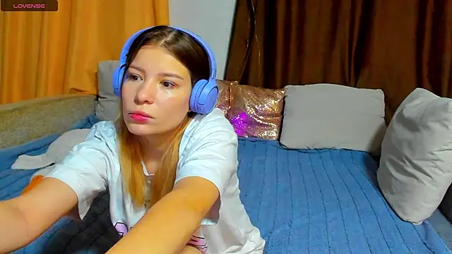 Eva purrr  online show from November 17, 2025, 1:11 am