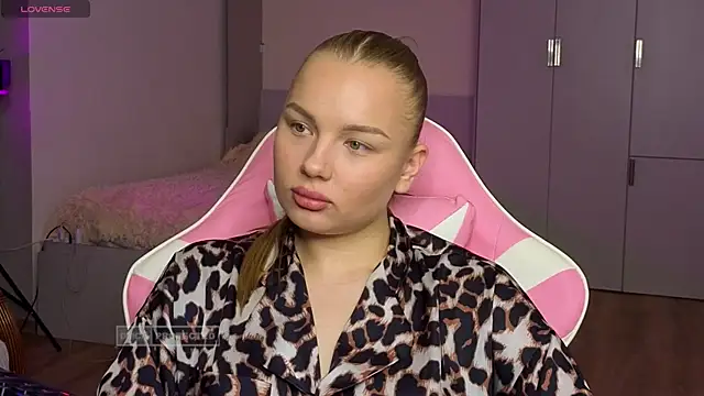 Lunar Flare online show from November 17, 2025, 9:37 am