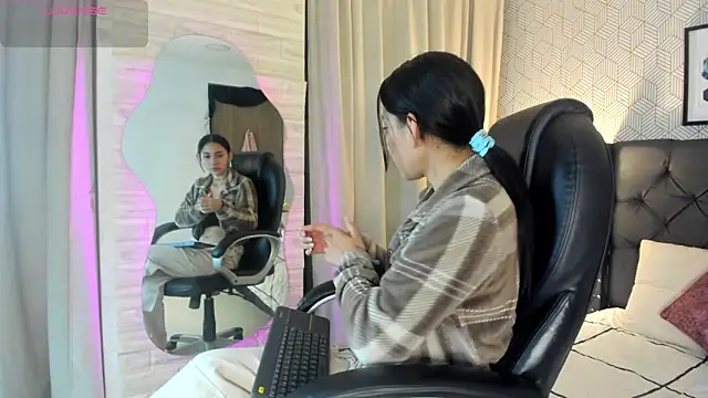 Snapshot of valentina__desire chatting on May 30, 2026, 11:40 am valentina desire online show from May 30, 2026, 11:40 am