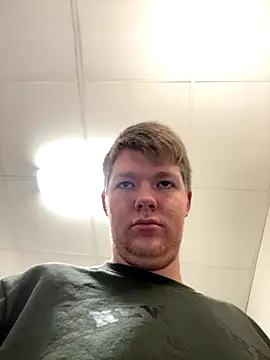 slutswe online show from November 13, 2025, 8:08 pm