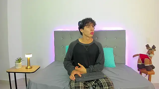 chris evans27 online show from November 26, 2025, 1:17 am