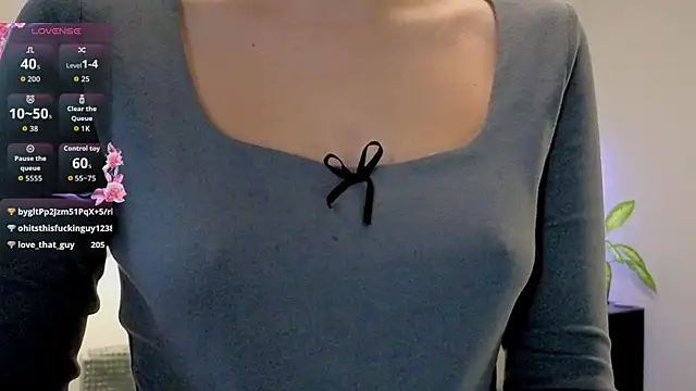 violetwluv online show from December 4, 2025, 8:45 am