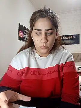 nahiarabiel33 online show from June 8, 2026, 4:18 pm