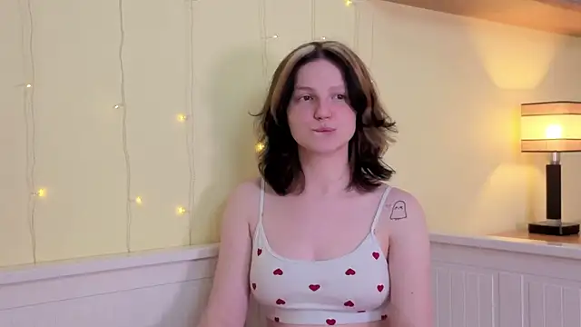 LatinaHuguenin online show from February 5, 2026, 8:35 pm