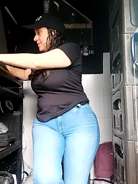 Mariana ruizz online show from November 21, 2025, 8:29 pm