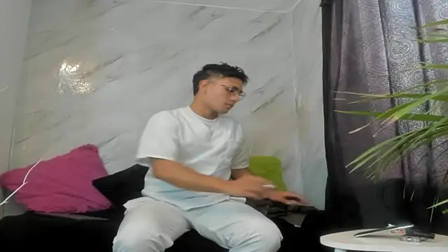 Snapshot of boy_castel_coral chatting on November 6, 2025, 9:05 pm boy castel coral online show from November 6, 2025, 9:05 pm