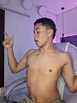 Snapshot of Liams18 chatting on November 13, 2025, 3:05 am Liams18 online show from November 13, 2025, 3:05 am