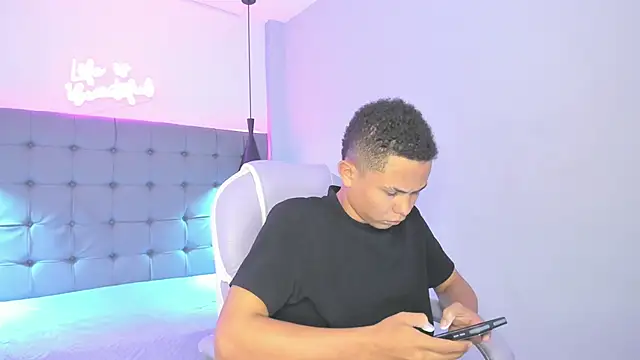 Snapshot of Liams18 chatting on November 21, 2025, 3:16 am Liams18 online show from November 21, 2025, 3:16 am