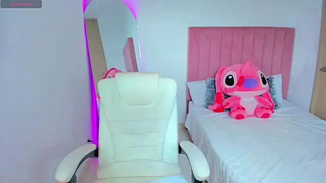 Janettcruz online show from February 9, 2026, 8:24 pm