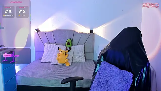 Snapshot of ravencollen chatting on November 21, 2025, 1:43 pm ravencollen online show from November 21, 2025, 1:43 pm