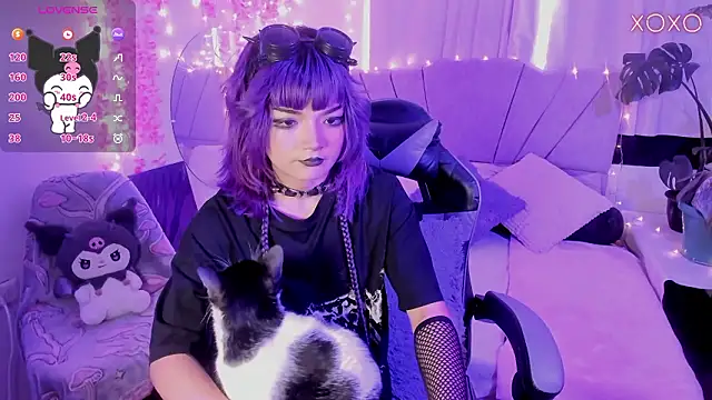 Snapshot of ravencollen chatting on February 27, 2026, 5:35 pm ravencollen online show from February 27, 2026, 5:35 pm