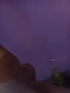 Leona-Pig online show from December 16, 2025, 10:48 pm