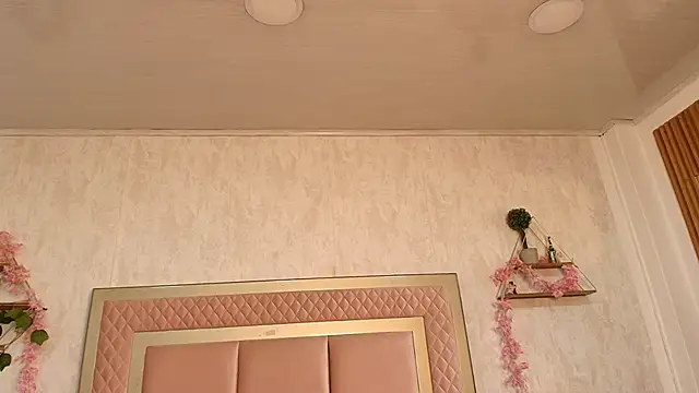 Snapshot of Madhison_5 chatting on February 13, 2026, 12:23 pm Madhison 5 online show from February 13, 2026, 12:23 pm