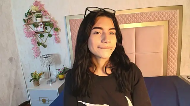 Snapshot of Madhison_5 chatting on February 18, 2026, 12:34 pm Madhison 5 online show from February 18, 2026, 12:34 pm