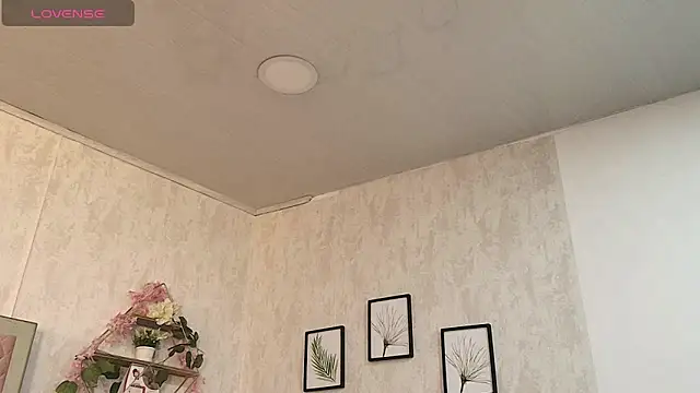 Snapshot of Madhison_5 chatting on February 21, 2026, 12:06 pm Madhison 5 online show from February 21, 2026, 12:06 pm