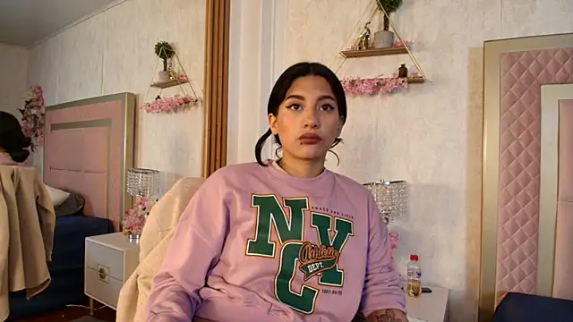 Snapshot of Madhison_5 chatting on February 25, 2026, 12:48 pm Madhison 5 online show from February 25, 2026, 12:48 pm