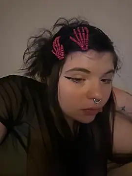 juicygoth202 online show from November 21, 2025, 5:17 am