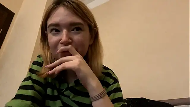 Baby18 shake online show from December 2, 2025, 6:52 am