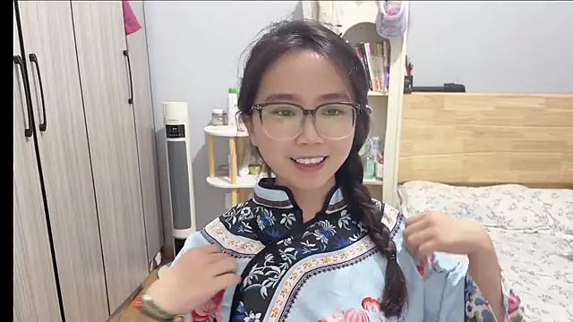 Hmm 0303 online show from February 25, 2026, 3:21 pm