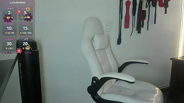  brianna11 online show from November 6, 2025, 1:01 pm