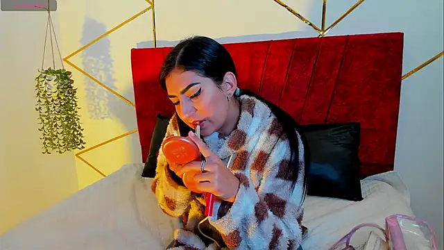 Paris Evans  online show from December 2, 2025, 11:59 am