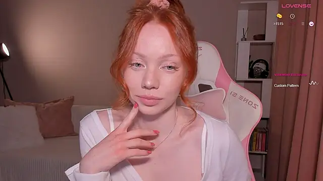 Snapshot of Elisahsthetics chatting on March 14, 2026, 12:39 am Elisahsthetics online show from March 14, 2026, 12:39 am