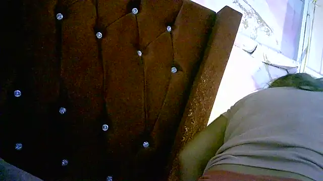 Zulreyna online show from April 25, 2026, 3:53 am