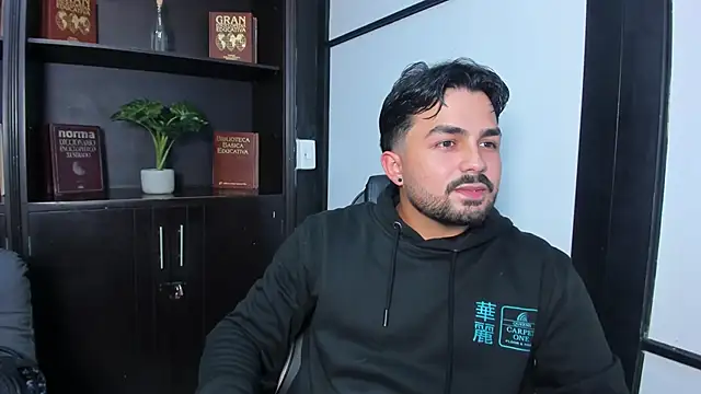 Snapshot of JonnSnow_ chatting on November 7, 2025, 4:01 am JonnSnow online show from November 7, 2025, 4:01 am