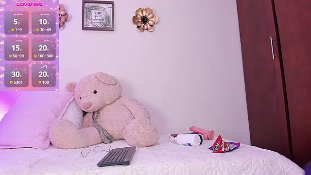 Nyra lux16 online show from December 4, 2025, 8:34 am