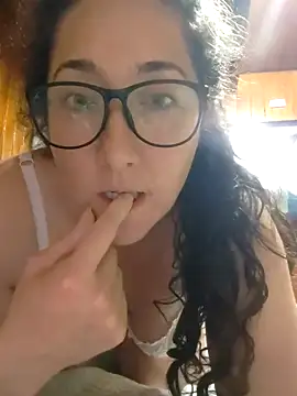  sweetdelight  online show from February 18, 2026, 4:08 am