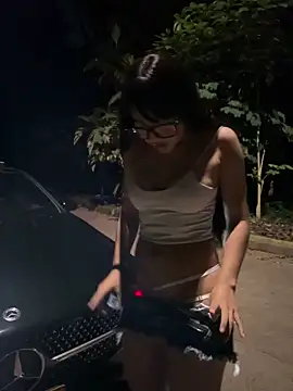 Snapshot of zevellez chatting on November 8, 2025, 2:34 am zevellez online show from November 8, 2025, 2:34 am