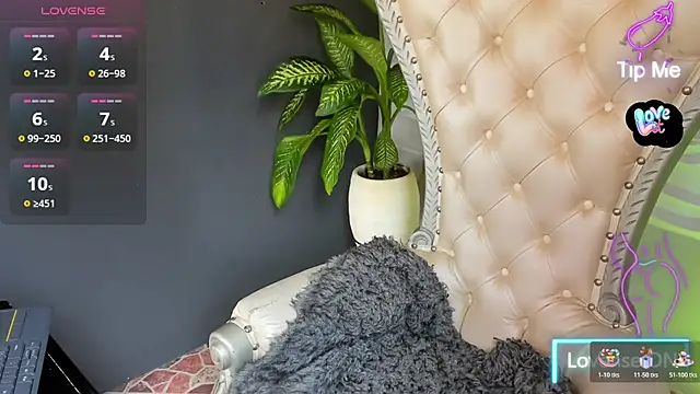 Snapshot of Emmafranco chatting on November 8, 2025, 2:50 pm Emmafranco online show from November 8, 2025, 2:50 pm