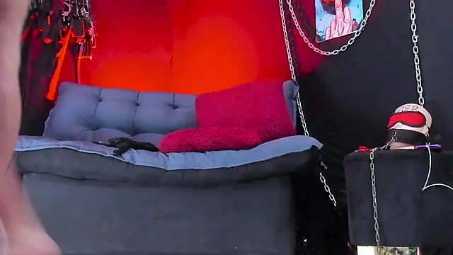 KatrinaStone online show from April 17, 2026, 7:17 pm