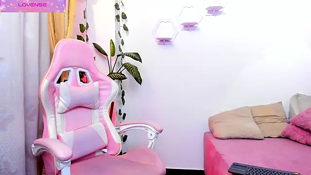 Snapshot of Isabella7__ chatting on November 10, 2025, 1:10 pm Isabella7 online show from November 10, 2025, 1:10 pm