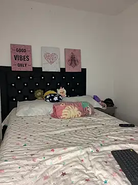 LoliitaBennett online show from March 24, 2026, 3:44 am