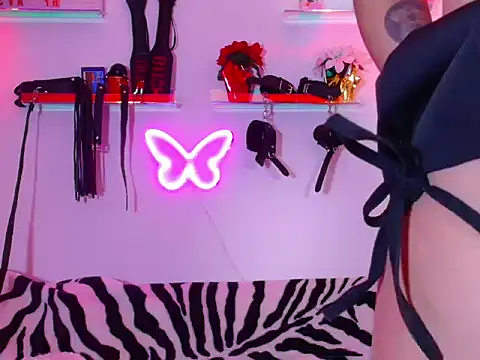 Snapshot of ItsMimi_ chatting on November 8, 2025, 9:35 pm ItsMimi online show from November 8, 2025, 9:35 pm