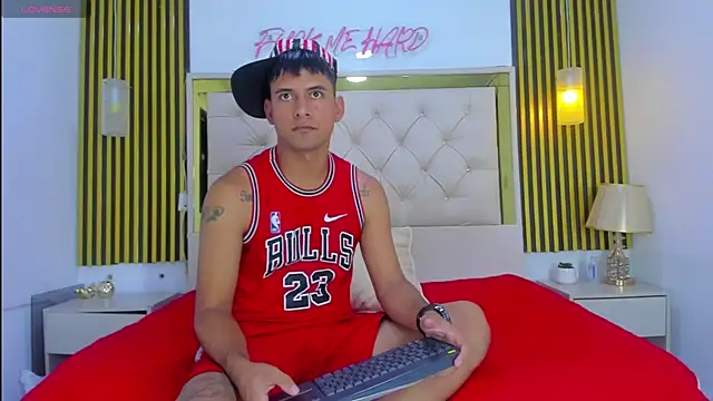 Snapshot of KEVIN_MCKINLEY chatting on November 8, 2025, 5:18 am KEVIN MCKINLEY online show from November 8, 2025, 5:18 am