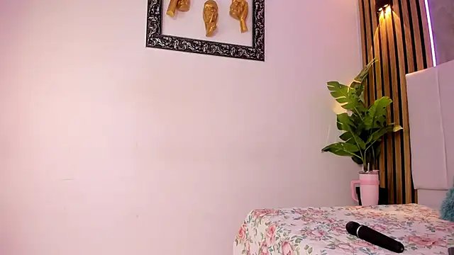 Carlotta de velour online show from February 27, 2026, 4:56 am