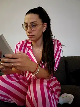 Lovequinn27 online show from November 7, 2025, 12:10 am