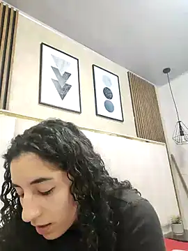 Snapshot of DemiJones_ chatting on November 13, 2025, 4:44 am DemiJones online show from November 13, 2025, 4:44 am