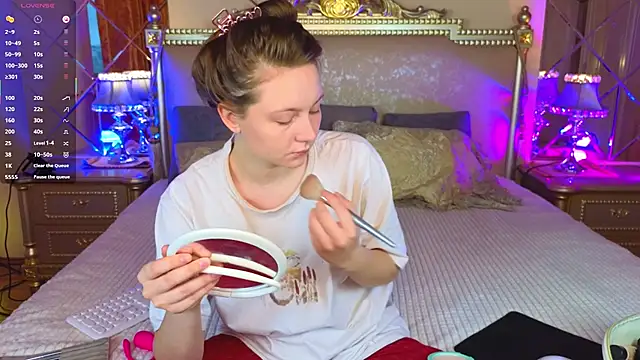 HolyBabyDoll online show from November 9, 2025, 4:44 am