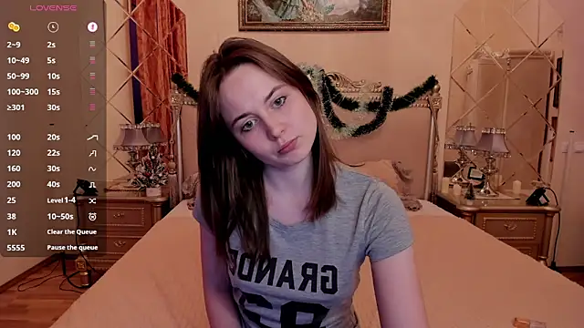 HolyBabyDoll online show from December 18, 2025, 11:49 am