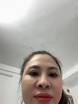 hellela-a online show from November 8, 2025, 6:57 am