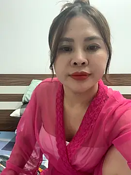 hellela-a online show from November 11, 2025, 6:08 pm